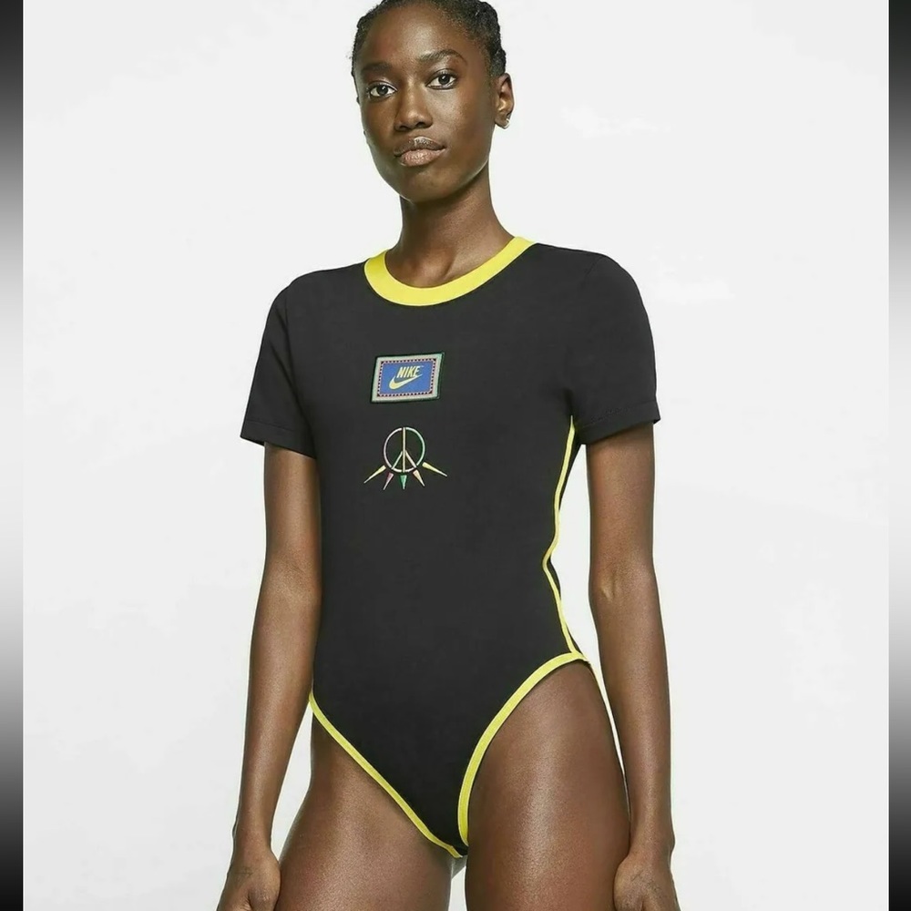 NIKE Sportswear 
Heritage Peace Bodysuit